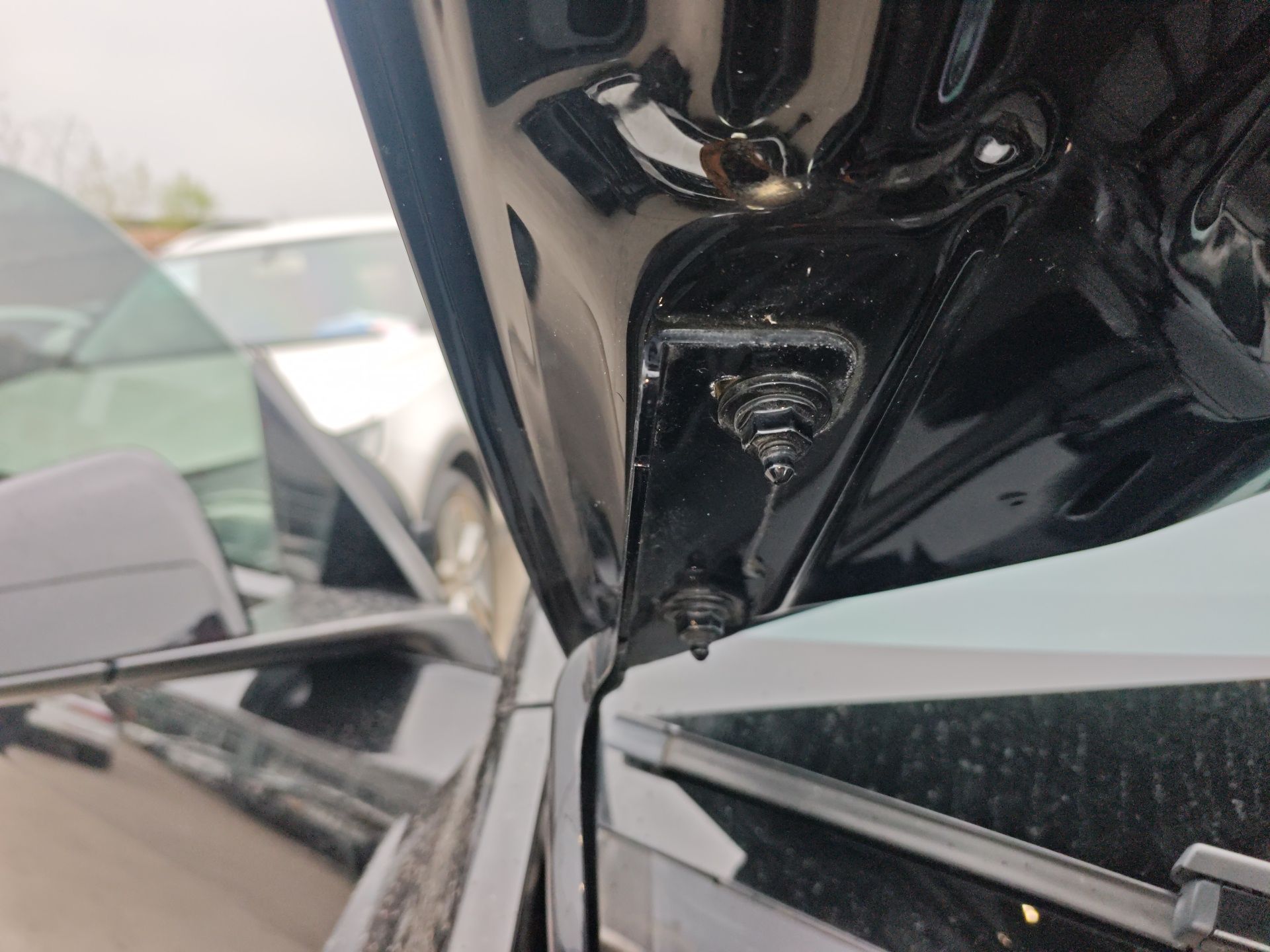 Правая передняя опора амортизатора