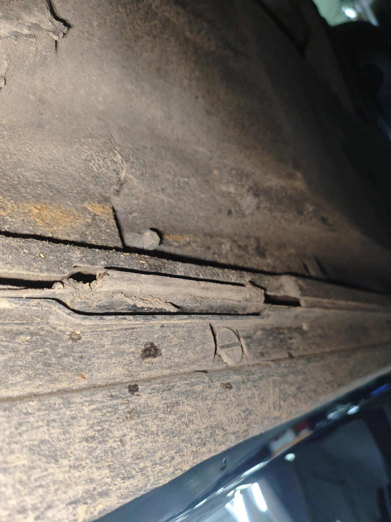 Правая нижняя пороговая балка