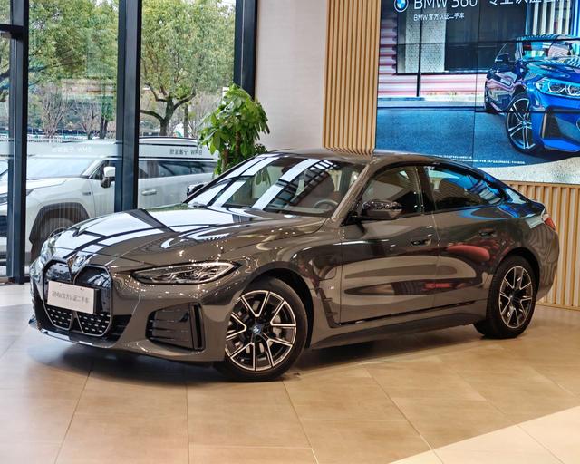 BMW i4 2023 eDrive40