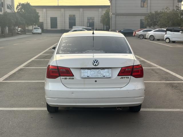 Volkswagen Jetta 2015 1.6L Manual Fashion – фото 8