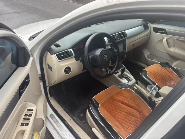 Volkswagen Bora 2012 1.6L Automatic Fashion – фото 4