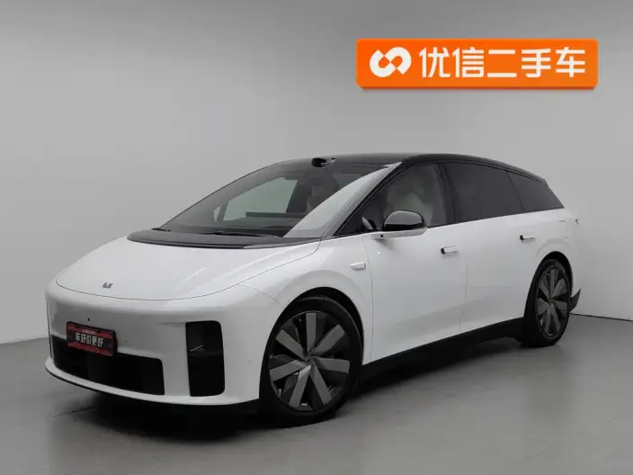Li Auto i6 2025 Model 4WD Standard Edition