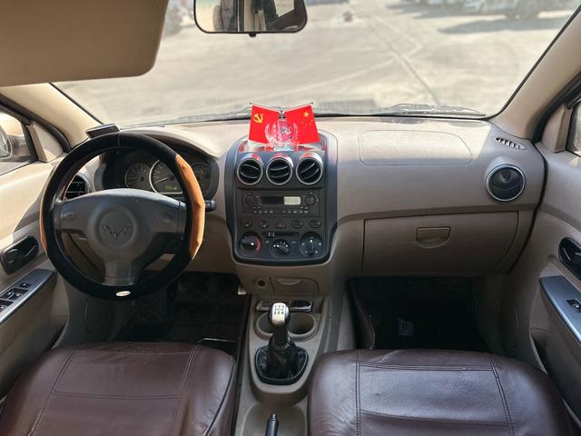 Wuling Hongguang 2010 модификация 1.4L Luxury – фото 9