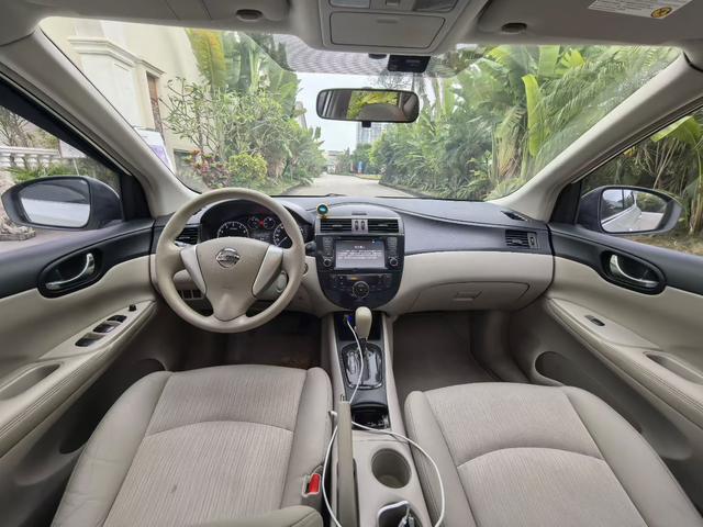 Nissan Tiida 2013 1.6L CVT Cool Café – фото 9