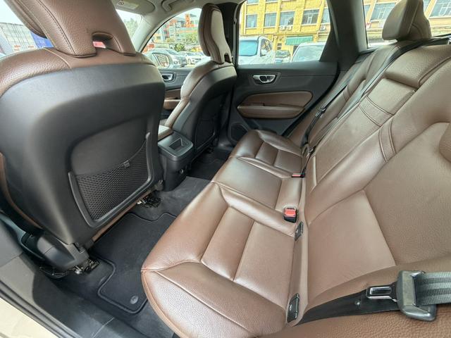 Volvo XC60 2020 T5 AWD Smart Luxury – фото 8