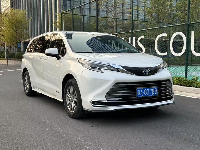 Toyota Sienna 2024 модификация Hybrid 2.5L Com f ort Edition – фото 3