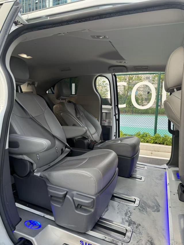 Toyota Sienna 2024 модификация Hybrid 2.5L Com f ort Edition – фото 8