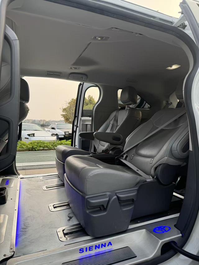 Toyota Sienna 2024 модификация Hybrid 2.5L Com f ort Edition – фото 10
