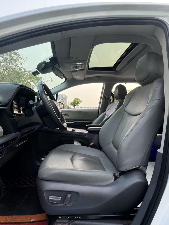 Toyota Sienna 2024 модификация Hybrid 2.5L Com f ort Edition – фото 11