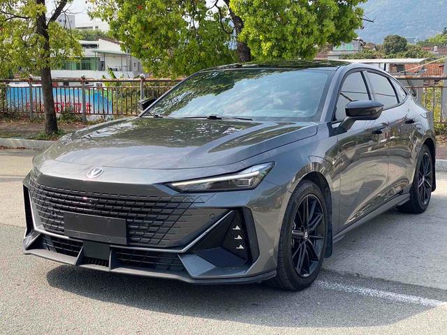 Changan UNI-V 2022 1.5T Premium – фото 1