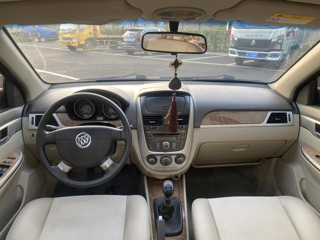 Excelle 2015 модификация 1.5L Manual Exclusive – фото 11