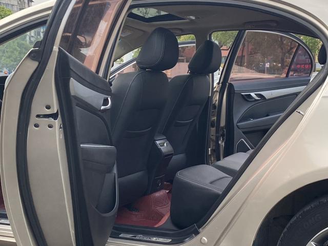 Geely Emgrand Модель 2019 года Leading Edition 1.5L Manual Luxury Country VI – фото 12