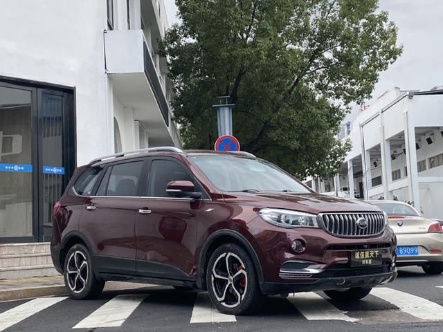 SWM X7 Модель 2018 года 1.5T автоматическое Smart Connect тип 7 seat