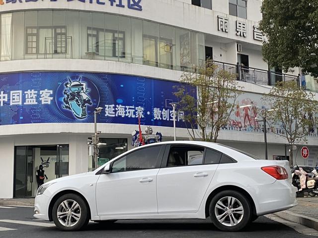 Chevrolet Cruze 2015 1.5L Classic SE AT – фото 5