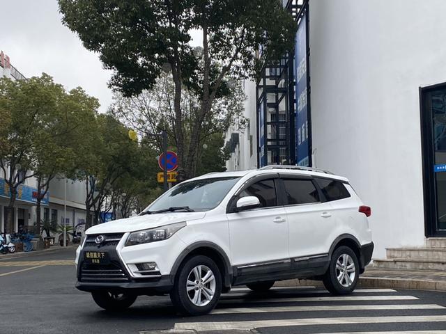 BAIC Huansu S3 2016 модификация S3L 1.5L Manual Prestige