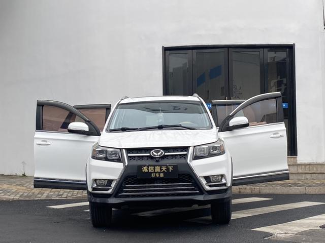 BAIC Huansu S3 2016 модификация S3L 1.5L Manual Prestige