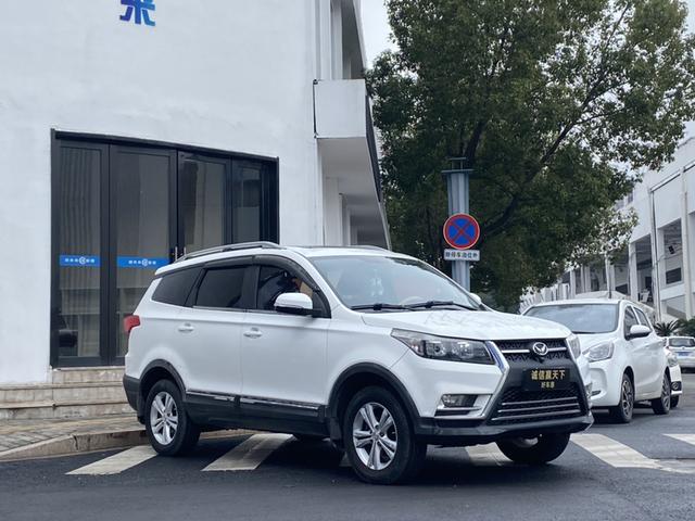 BAIC Huansu S3 2016 модификация S3L 1.5L Manual Prestige