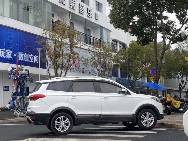 BAIC Huansu S3 2016 модификация S3L 1.5L Manual Prestige – фото 6