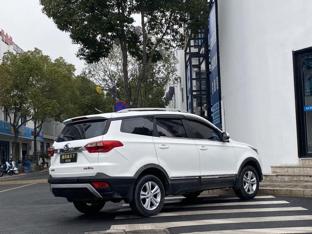 BAIC Huansu S3 2016 модификация S3L 1.5L Manual Prestige – фото 7