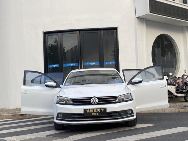 Volkswagen Sagitar 2016 230 TSI 25th Anniversary Edition – фото 2