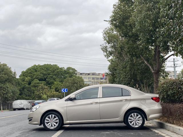 Roewe 350 2015 модификация 1.5L Manual Exclusive Edition – фото 5