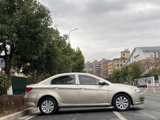 Roewe 350 2015 модификация 1.5L Manual Exclusive Edition – фото 6