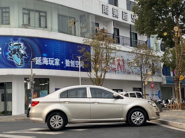 Roewe 350 2015 модификация 1.5L автоматическое Exclusive Edition – фото 6