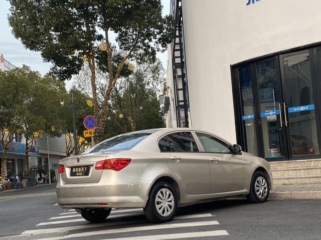 Roewe 350 2015 модификация 1.5L автоматическое Exclusive Edition – фото 7