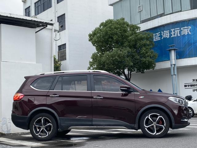 SWM X7 Модель 2018 года 1.5T автоматическое Smart Connect тип 7 seat – фото 5