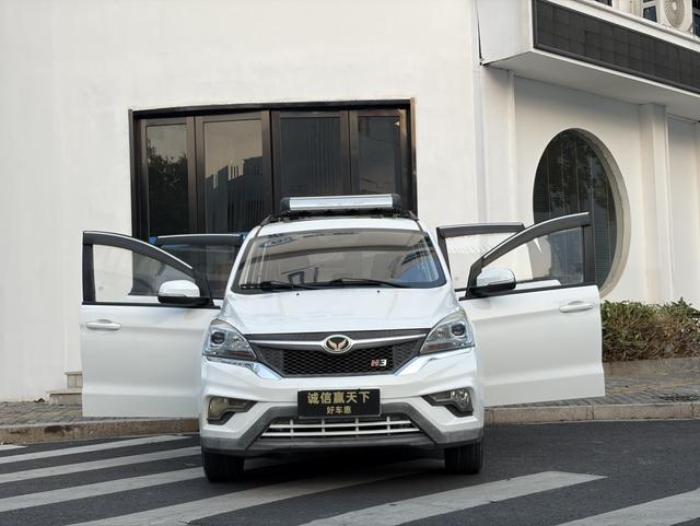 BAIC Huansu H3 2017 модификация 1.5L Manual Com f ort Световой люк Edition