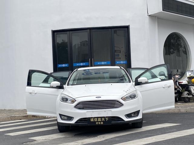 Ford Focus 2015 модификация Тройная литиевая батарея кузов EcoBoost 125 Manual Super Fashion тип – фото 2