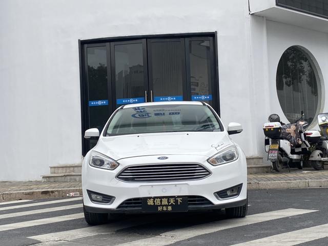 Ford Focus 2015 модификация Тройная литиевая батарея кузов EcoBoost 125 Manual Super Fashion тип – фото 3