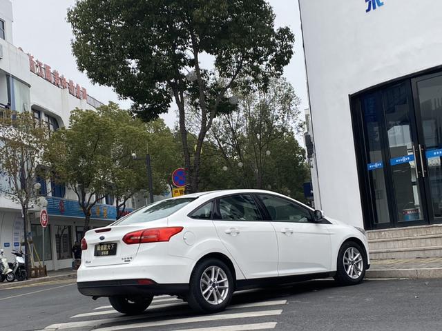 Ford Focus 2015 модификация Тройная литиевая батарея кузов EcoBoost 125 Manual Super Fashion тип – фото 7