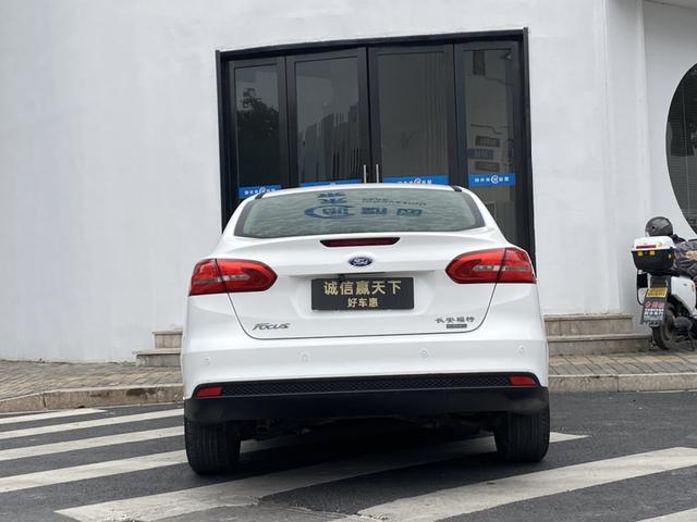 Ford Focus 2015 модификация Тройная литиевая батарея кузов EcoBoost 125 Manual Super Fashion тип – фото 8
