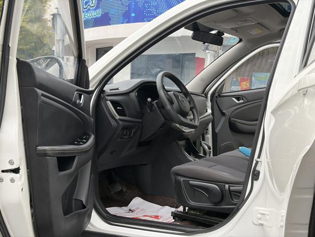 Landwind X2 2017 модификация 1.6L автоматическое Sebring Edition – фото 9