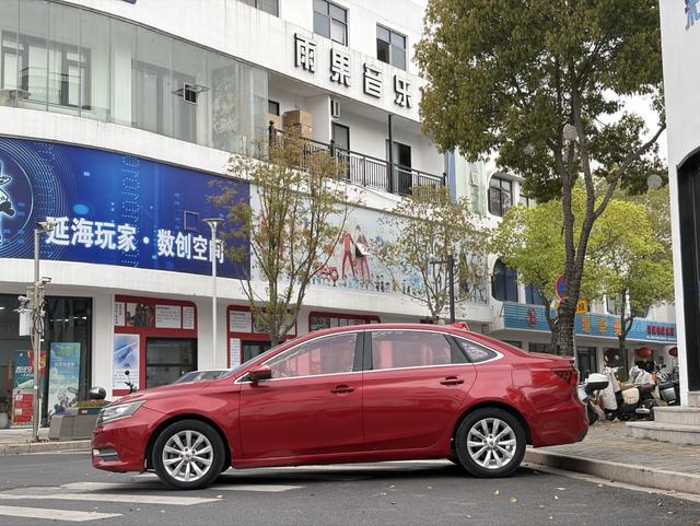 Roewe i6 Classic 2017 модификация 20T автоматическое Internet Smart Zhen Edition – фото 5