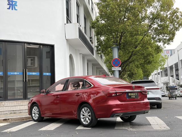 Roewe i6 Classic 2017 модификация 20T автоматическое Internet Smart Zhen Edition – фото 9