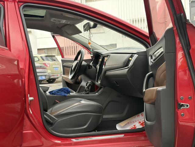 Roewe i6 Classic 2017 модификация 20T автоматическое Internet Smart Zhen Edition – фото 12