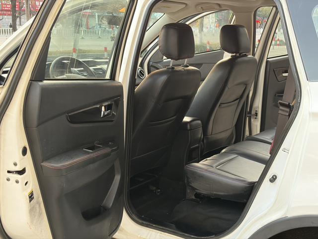 BAIC Huansu S3 2016 модификация 1.5L Manual Basic National V – фото 12