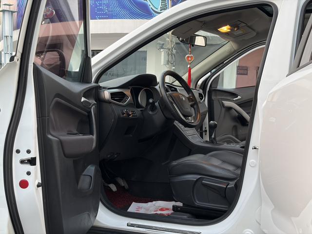 MG GS 2016 1.5TGI Manual Value – фото 10