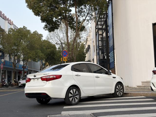 KIA K2 2012 модификация Тройная литиевая батарея кузов 1.6L AT Premium ECO – фото 4