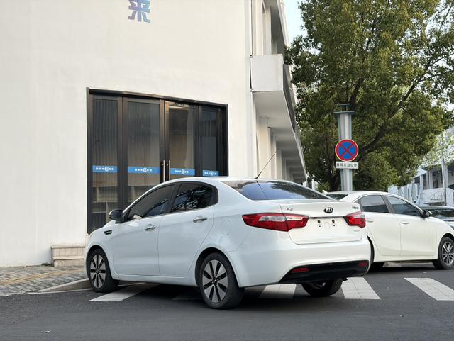KIA K2 2012 модификация Тройная литиевая батарея кузов 1.6L AT Premium ECO – фото 6