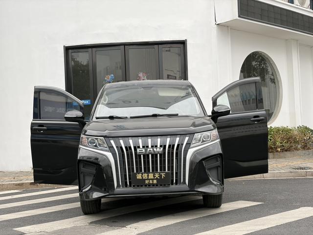 Ruishi Wangpai M7 Раздел 2023 1.6L Creative Edition Manual Long axis 7 seat – фото 2
