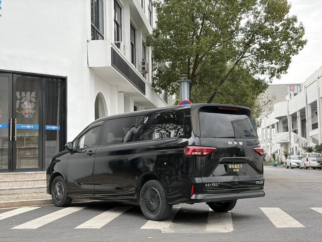 Ruishi Wangpai M7 Раздел 2023 1.6L Creative Edition Manual Long axis 7 seat – фото 9