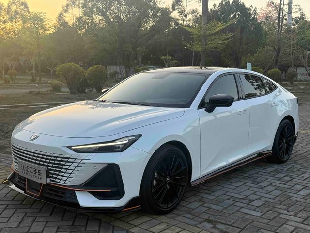 Changan UNI-V 2022 1.5T Sport – фото 1