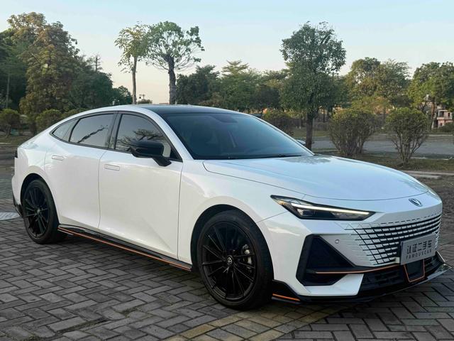 Changan UNI-V 2022 1.5T Sport – фото 3