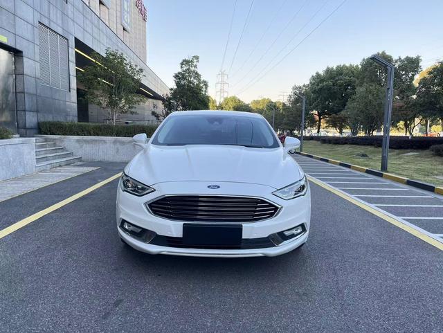 Ford Mondeo 2017 модификация EcoBoost 200 Luxury – фото 2