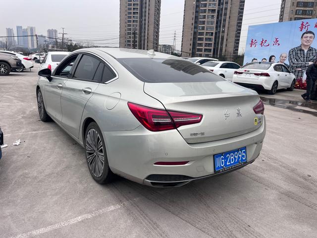 Hongqi H5 Classic 2022 1.5T DCT Flag Charm – фото 3