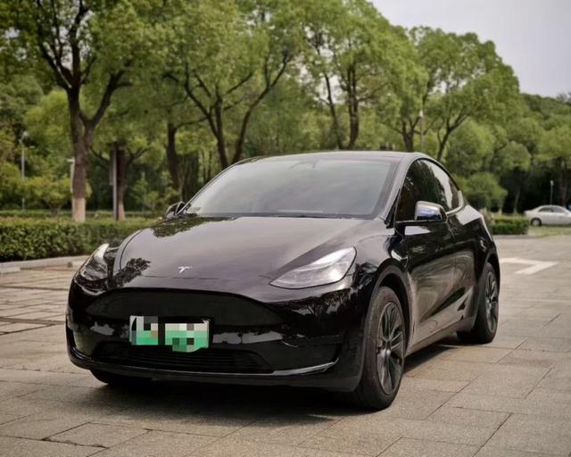Tesla Model Y 2022 Facelift RWD – фото 1
