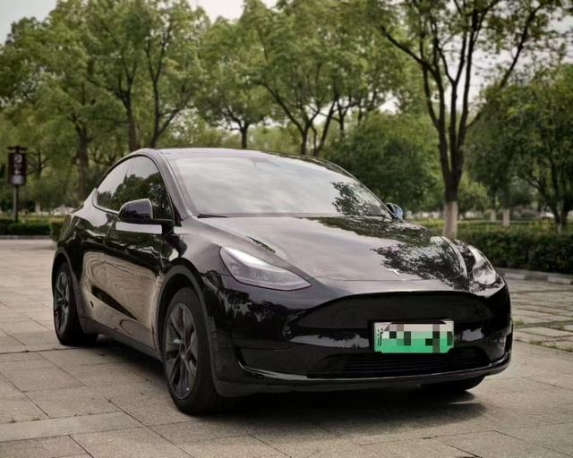 Tesla Model Y 2022 Facelift RWD – фото 3
